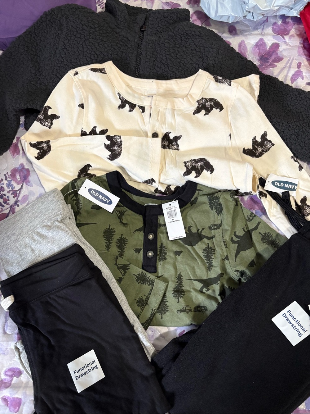 Old Navy Boys 5T Bundle Long-Sleeve NEW !!!!